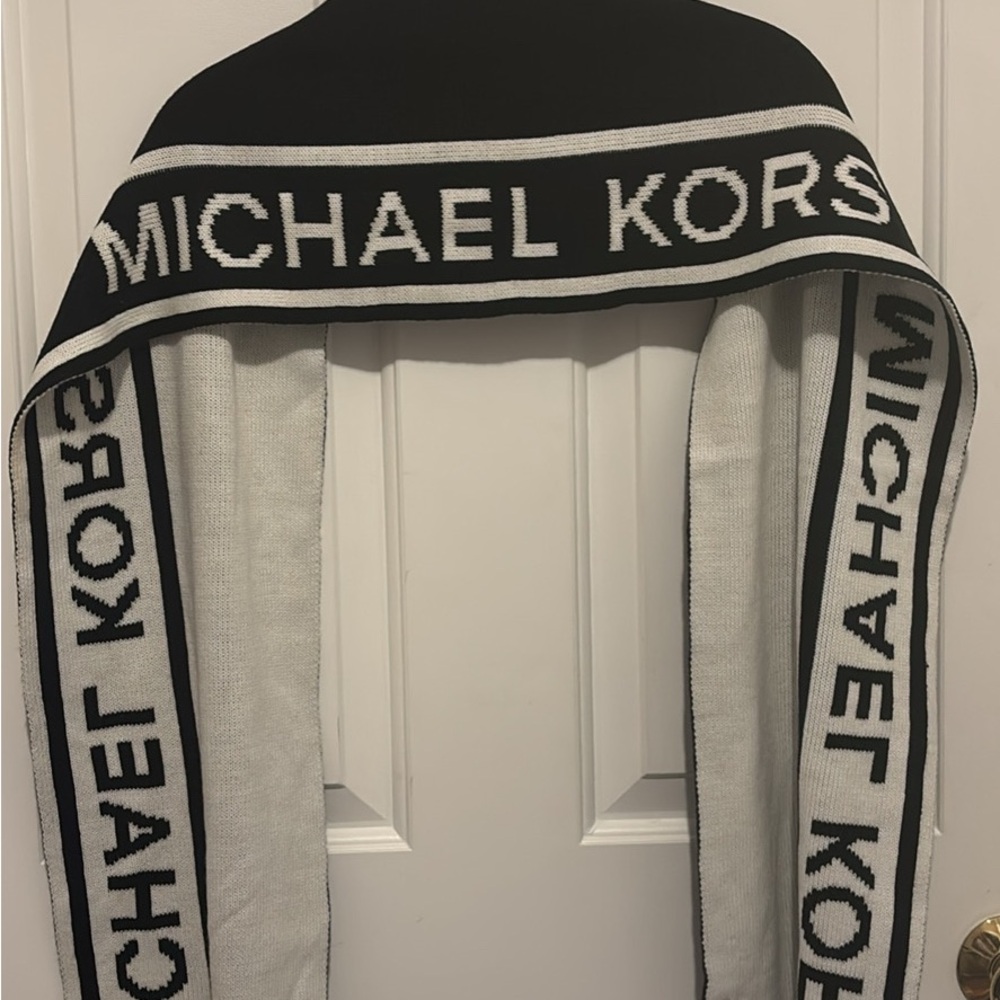 Michael Kors Monochrome Logo Scarf